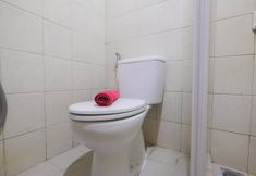 In-room Bathroom 6 Strategic 2BR at Thamrin Residence Apartment By Travelio