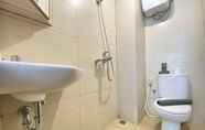 In-room Bathroom 4 Cozy and Modern Studio Room at Gateway Pasteur Apartment By Travelio