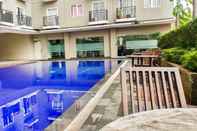 Kolam Renang Cozy Living Studio Apartment at Sunter Park View By Travelio