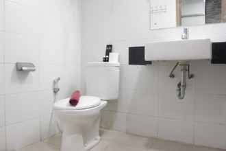 In-room Bathroom 4 Contemporary & Modern Studio at Beverly Dago Apartment near ITB By Travelio