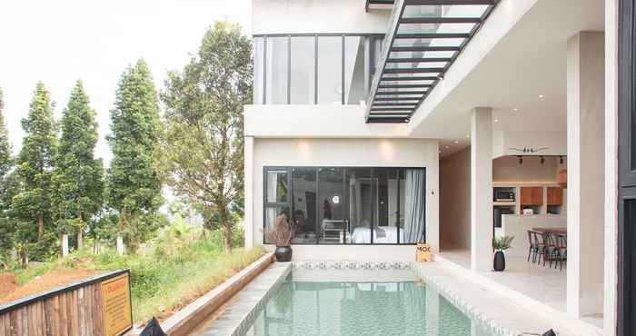 Kolam Renang Villa Moo - Mood on & on