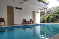 Swimming Pool Rion Hostel Bogor