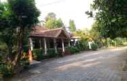 Bangunan 3 D'Topadan Guest House