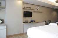 Ruang untuk Umum Spacious and Comfortable Studio Apartment at Tamansari La Grande by Travelio