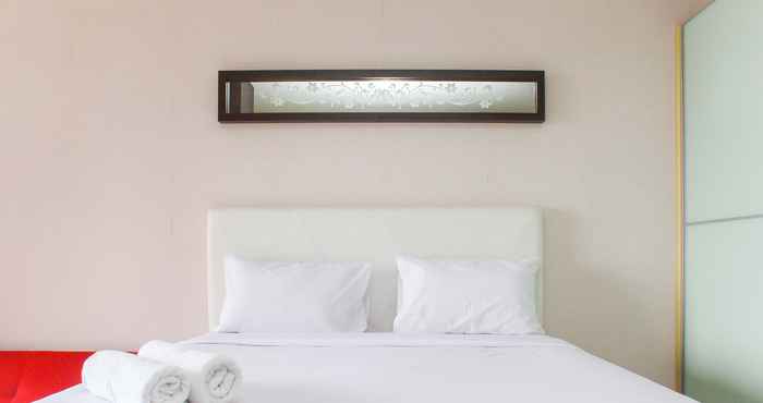 Kamar Tidur Nice and Elegant Studio at Tamansari Semanggi Apartment By Travelio