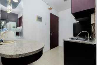 Common Space 4 Comfort Living Studio at Mangga Dua Residence Apartment By Travelio