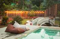 Swimming Pool Villa Rone - Spanish Garden Vibe in PUNCAK