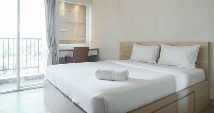 Kamar Tidur Minimalist and Comfort Studio at Parkland Avenue Apartment By Travelio