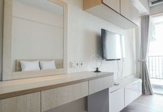 Common Space 2 Minimalist and Comfort Studio at Parkland Avenue Apartment By Travelio