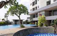 Kolam Renang 6 Minimalist and Comfort Studio at Parkland Avenue Apartment By Travelio