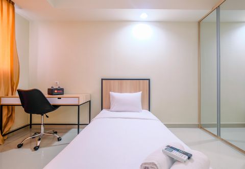 Bedroom Nice Studio Apartment at Evenciio Margonda By Travelio