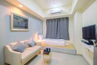 Kamar Tidur 4 Cozy and Warm Studio Evenciio Apartment Margonda near UI By Travelio