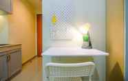 Common Space 2 Cozy and Warm Studio Evenciio Apartment Margonda near UI By Travelio