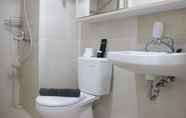 Toilet Kamar 5 Higher Floor 2BR with Exotic View at Parahyangan Residence Apartment By Travelio