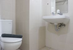 Toilet Kamar 4 Comfy and Scenic Studio at Parahyangan Residence Apartment near UNPAR By Travelio