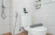In-room Bathroom 4 Compact Studio Apartment at Bassura City By Travelio