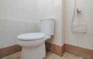 In-room Bathroom 5 Nice and Cozy Studio Apartment at Bassura City By Travelio