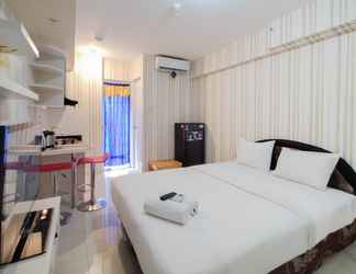 Phòng ngủ 2 Nice and Cozy Studio Apartment at Bassura City By Travelio