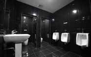 Phòng tắm bên trong 3 Grand Makassar Hotel