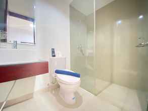 In-room Bathroom 4 Modern and Comfy Studio at Tamansari Tera Residence Apartment By Travelio