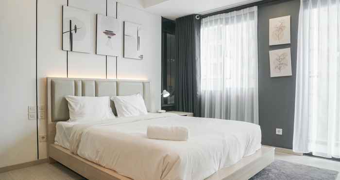 Bedroom Comfort Studio Apartment at Daan Mogot City By Travelio