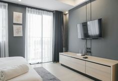 Common Space 2 Comfort Studio Apartment at Daan Mogot City By Travelio
