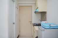 Ruang Umum Cozy and Tidy Studio Apartment at 19 Avenue By Travelio