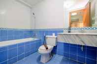 In-room Bathroom Spacious and Simple 3BR Apartment at Bona Vista By Travelio