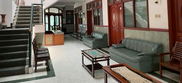 Common Space 5 RedDoorz Syariah @ Karang Pilang