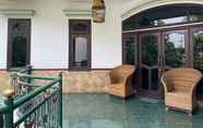 Common Space 4 RedDoorz Syariah @ Karang Pilang