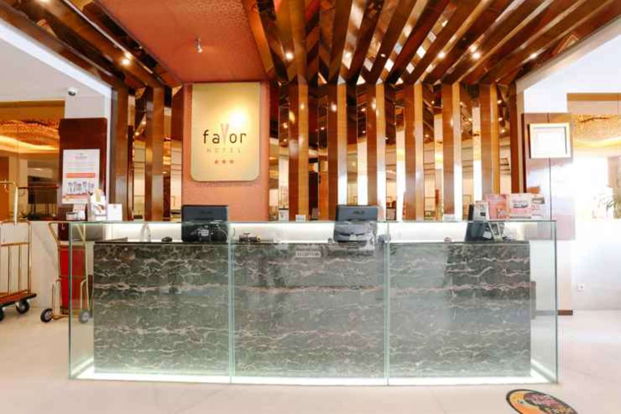 Favor Hotel Makassar City Center by LIFE, Makassar Harga Terbaru dan