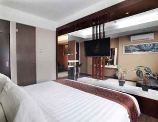 Bedroom 2 Favor Hotel Makassar City Center by LIFE