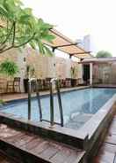 SWIMMING_POOL Favor Hotel Makassar City Center by LIFE