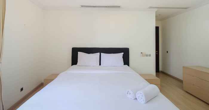 Bedroom Luxurious and Strategic 2BR Apartment at Kusuma Chandra By Travelio