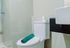 In-room Bathroom 5 Elegant 1BR Apartment without Living Room at Bintaro Embarcadero Suites By Travelio