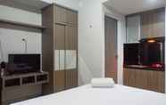 Common Space 2 Delightful Luxurious Studio Room Apartment at Taman Melati Surabaya By Travelio