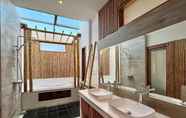 Toilet Kamar 4 Bulow Casa Grand View Resort & Spa