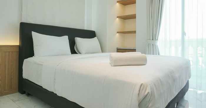 Kamar Tidur Simply and Comfortable 1BR at The Boulevard Apartment By Travelio