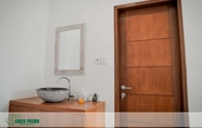Phòng tắm bên trong 4 Green Padma Ubud