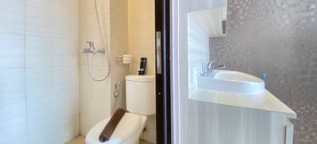 In-room Bathroom 5 Cozy & Modern 2BR Apartment At Gateway Pasteur By Travelio