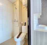 In-room Bathroom 5 Cozy & Modern 2BR Apartment At Gateway Pasteur By Travelio