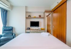 Ruang Umum 2 Comfy Design Studio Apartment at Grand Kamala Lagoon By Travelio