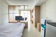 Lobi Comfy & Stylish Studio at Dago Suites Apartment By Travelio