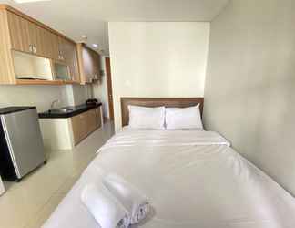 Kamar Tidur 2 Comfy & Stylish Studio at Dago Suites Apartment By Travelio