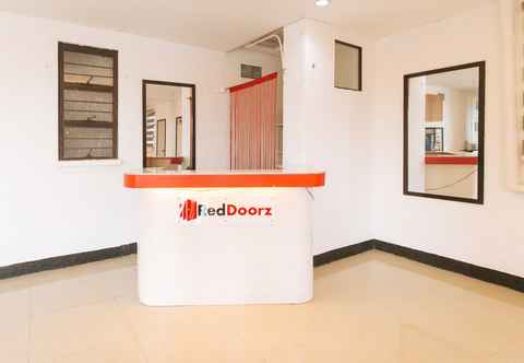 Lobby RedDoorz @ Shukran Rentals OPC Pampanga