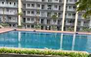 Swimming Pool 6 Comfort and Cozy Studio Apartment at Daan Mogot City By Travelio