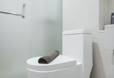 In-room Bathroom 5 Comfort and Cozy Studio Apartment at Daan Mogot City By Travelio