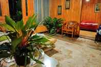 Lobi The beauty pool and cozy villa puncak cipanas