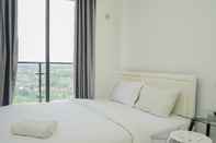 ห้องนอน Elegant and Homey Studio Room at Sky House BSD Apartment By Travelio