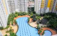 สระว่ายน้ำ 5 Comfort and Minimalist Studio Apartment at Springlake Summarecon Bekasi By Travelio